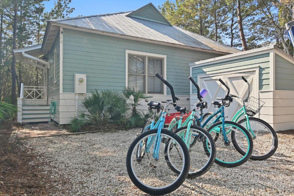 Beach Bungalow, 3 Min Walk to Beach, Golf Cart, 4 bikes, Wagon